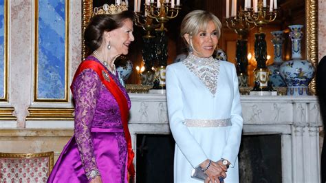 robe louis vuitton brigitte macron|En Suède, la longue robe bleu ciel à strass Louis Vuitton de .